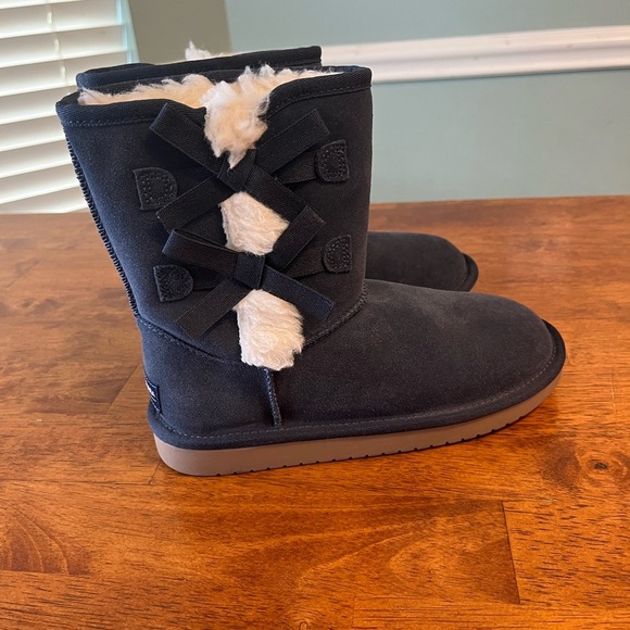 Koolaburra by Ugg Navy Victoria bow boot size kids 3 - Picture 1 of 9
